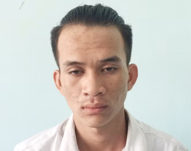  Khởi tố hai đối tượng chém thành viên chốt chống dịch: Hai đối tượng bị khởi tố về tội Cố ý gây thương tích là Lương Bá Đạt (21 tuổi, An Giang) và Trần Thanh Điền (25 tuổi, TP Cần Thơ). Đêm 3/6, Đạt dùng xe chở Điền từ TP Cần Thơ sang thị trấn Núi Sập của huyện Thoại Sơn, An Giang. Sau khi qua khỏi chốt kiểm soát phòng, chống dịch COVID-19 tại khu vực cầu 2 Sảnh, cho rằng bị làm khó, Đạt chở Điền quay lại. Điền dùng dao chém một nhân viên của chốt kiểm soát và bỏ trốn, Đạt bị bắt tại chỗ.