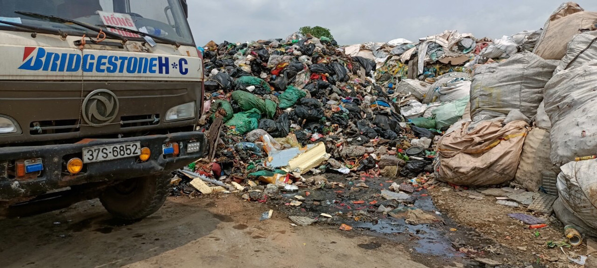 Dan buc xuc bai phe lieu nghin m2 moc tren dat nong nghiep