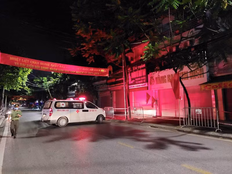 Xu phat vo chong F0 o Hai Duong khong deo khau trang, nho nuoc bot