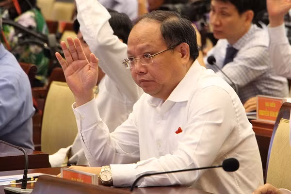 Ông Trần Công Thiện và ông Nguyễn Văn Minh với vai trò là người lãnh đạo công ty Tân Thuận chịu trách nhiệm trực tiếp trong việc chỉ đạo thực hiện, đề xuất bán khu đất. Nhiều thuộc cấp của hai ông này cũng chịu trách nhiệm liên đới.