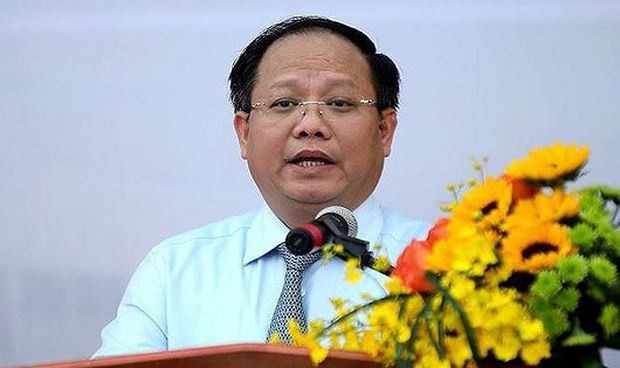 Trước khi bị khởi tố liên quan vụ án trên, ông Tất Thành Cang đã bị khởi tố về tội “Vi phạm quy định về quản lý, sử dụng tài sản Nhà nước gây thất thoát, lãng phí”, trong vụ sai phạm ở Công ty Phát triển Nam Sài Gòn (tức Sadeco) bán rẻ 9 triệu cổ phần cho Công ty Nguyễn Kim để doanh nghiệp Nhà nước rơi vào tay tư nhân.