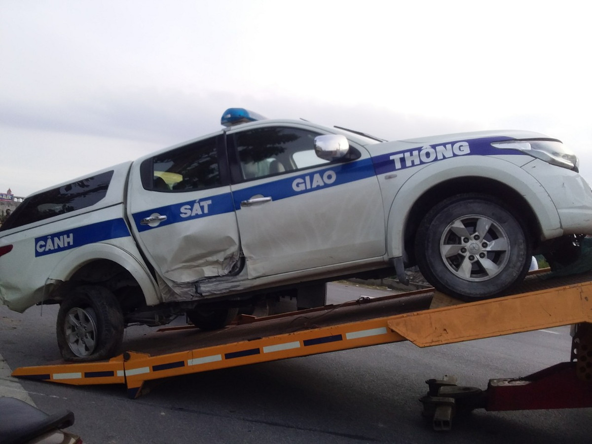 Luật sư Đặng Văn Cường, Đoàn Luật sư TP Hà Nội cho rằng, đây là vụ tai nạn giao thông nghiêm trọng. Cơ quan chức năng sẽ làm rõ nguyên nhân sự việc, xác định có yếu tố lỗi liên quan đến vụ tai nạn giao thông hay không để giải quyết vụ việc theo quy định của pháp luật.