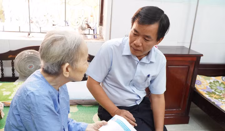 Tại kỳ họp thứ 12, HĐND khóa VI nhiệm kỳ 2011 - 2016 vào năm 2016, ông Phương lúc này đang là Giám đốc Sở Kế hoạch - Đầu tư tỉnh Thừa Thiên Huế được HĐND tín nhiệm bầu giữ chức vụ Phó Chủ tịch UBND tỉnh Thừa Thiên Huế. 