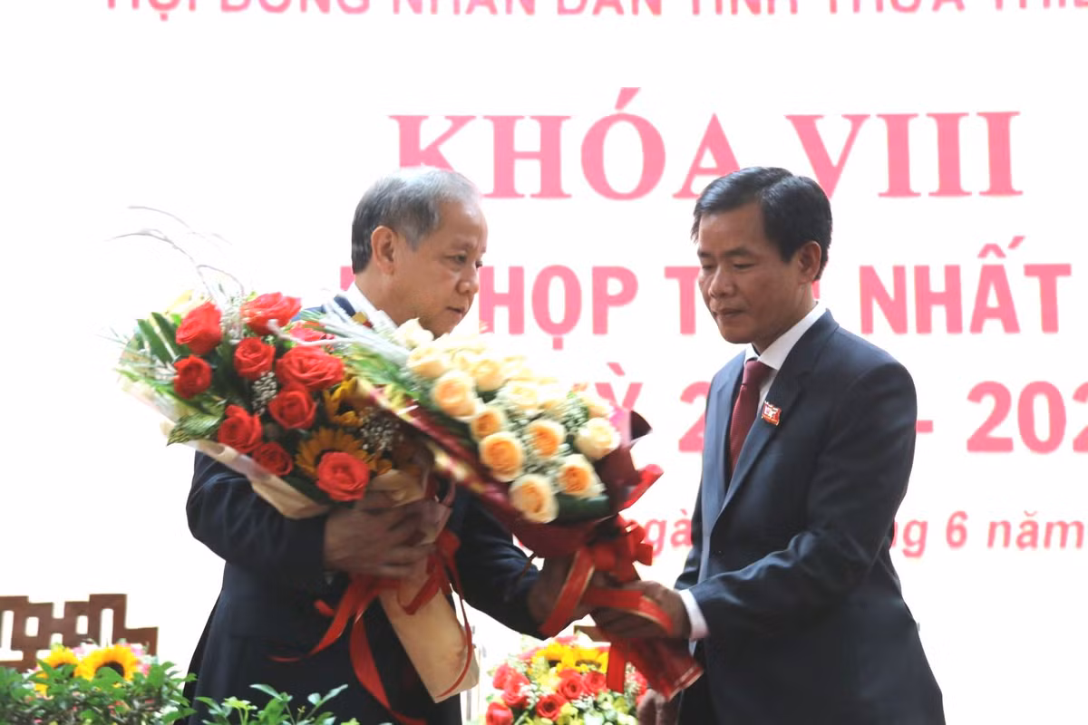 Ông Phương cũng nguyện dem hết khả năng, trí tuệ và tâm huyết của mình, đồng lòng cùng tập thể Ban cán sự Đảng và các thành viên UBND tỉnh hoàn thành tốt các nhiệm vụ, xây dựng và phát triển Thừa Thiên Huế trở thành thành phố trực thuộc Trung ương...