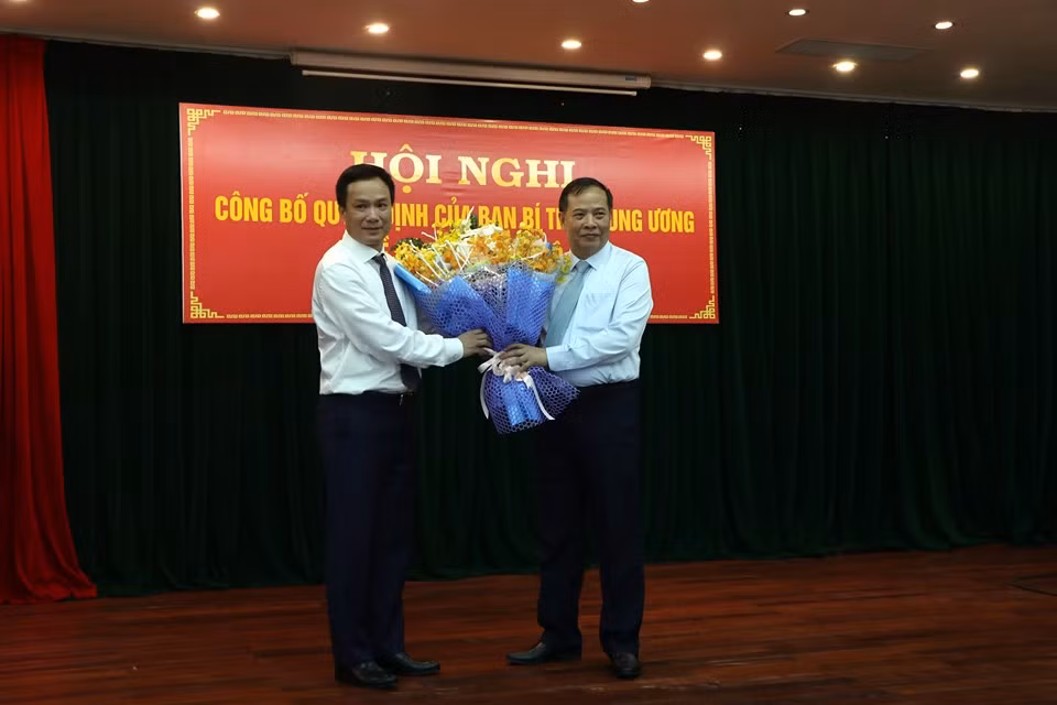 Tháng 6/2021: Hội đồng bầu cử Quốc gia công bố trúng cử Đại biểu Quốc hội khóa XV.