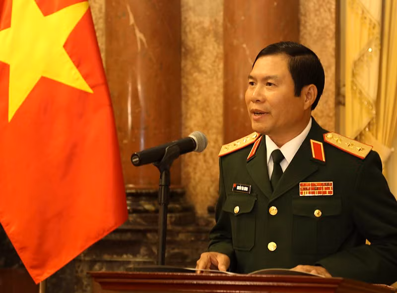 Thượng tướng Nguyễn Tân Cương, sinh ngày 12/2/1966; quê quán: xã Tiên Ngoại, thị xã Duy Tiên, tỉnh Hà Nam. 