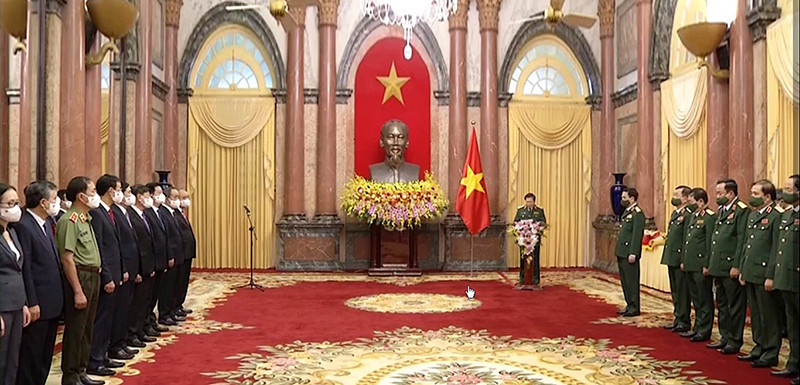 Đồng thời hứa tiếp tục nỗ lực phấn đấu học tập, rèn luyện hoàn thành tốt và hoàn thành xuất sắc nhiệm vụ được giao trên từng cương vị công tác; đề cao trách nhiệm nêu gương của cán bộ, đảng viên; giữ vững và phát huy phẩm chất Bộ đội Cụ Hồ và truyền thống vẻ vang của Quân đội nhân dân Việt Nam anh hùng.