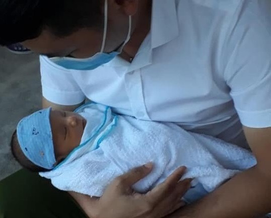 Thai Binh: Be so sinh bi bo roi cung tam thu cua nguoi than