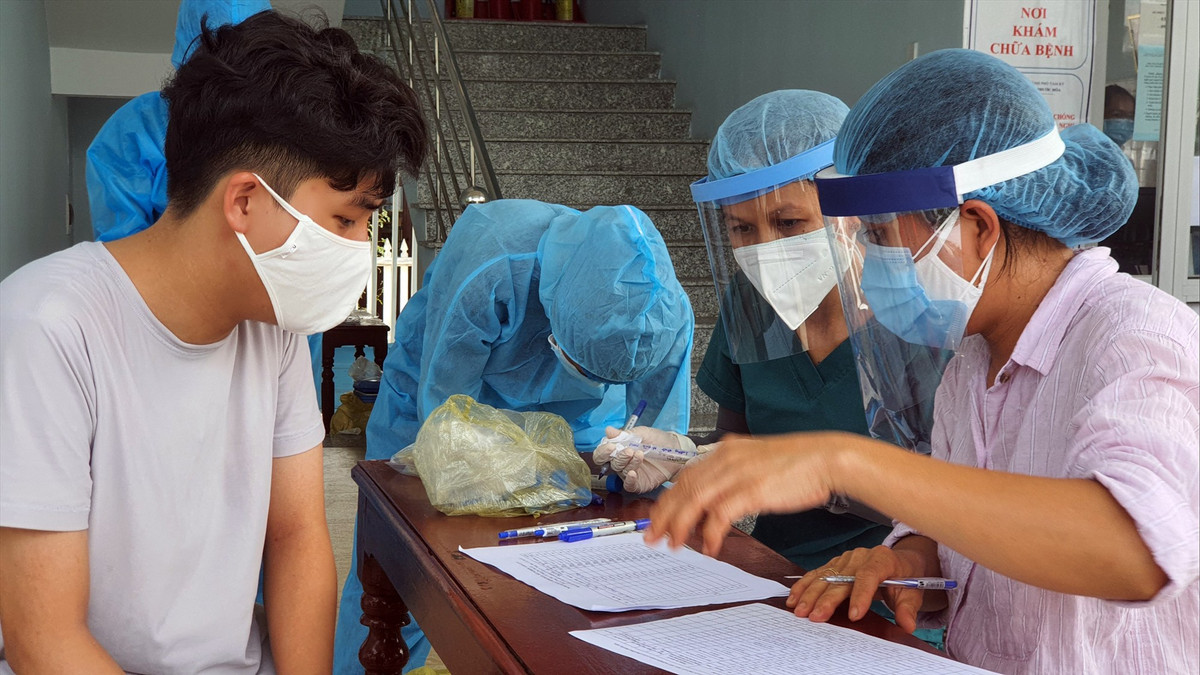  Quảng Nam: Người từ quận Gò Vấp và phường Thạnh Lộc, quận 12 cách ly tập trung 21 ngày.Các trường hợp khác cách ly tại nhà, nơi lưu trú đủ 21 ngày. (Ảnh: Báo Quảng Nam)