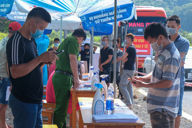  Lâm Đồng: Toàn bộ người về từ TP.HCM phải cách ly tập trung 21 ngày.