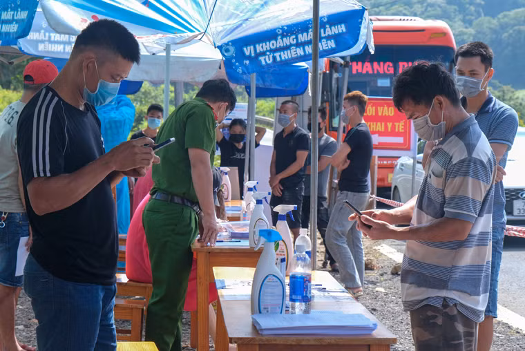  Lâm Đồng: Toàn bộ người về từ TP.HCM phải cách ly tập trung 21 ngày.