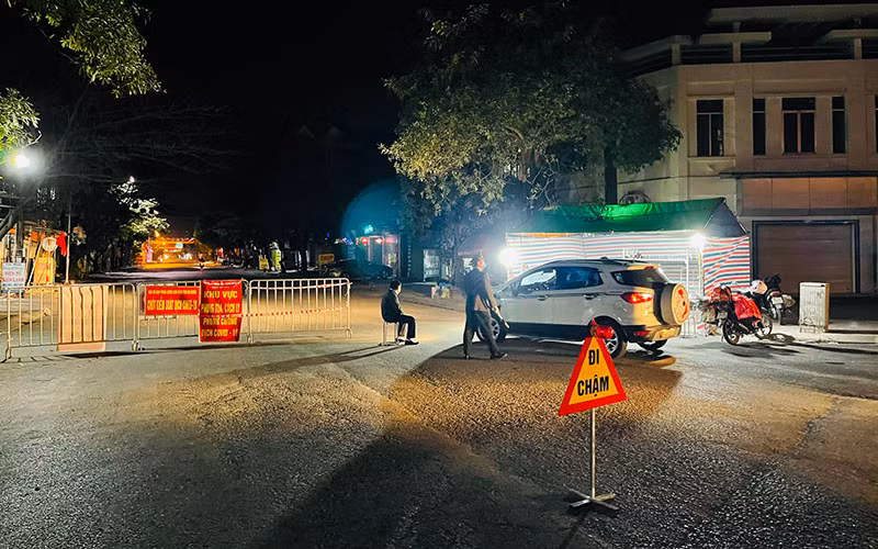  Hải Dương: Người từ ngoài tỉnh trở về từ vùng dịch hiện đang thực hiện cách ly theo Chỉ thị số 16 phải được cách ly tập trung. Những người trở về từ vùng dịch hiện đang thực hiện cách ly theo Chỉ thị số 15 yêu cầu cách ly tại nhà 14 ngày và phải lẫy mẫu xét nghiệm theo quy định.