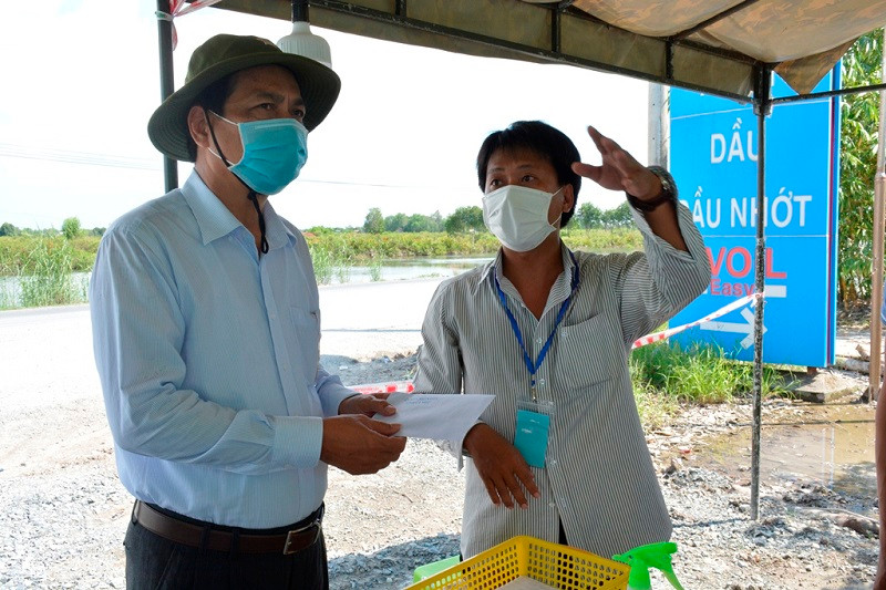  Cà Mau: Chiều 4/6, UBND tỉnh Cà Mau có công văn 2819. Trong đó, yêu cầu người đến/về tỉnh Cà Mau từ các địa phương có ca nhiễm COVID-19 trong cộng đồng, phải thực hiện cách ly 21 ngày tại nhà hoặc cơ sở lưu trú trên địa bàn tỉnh (người cách ly tự trả chi phí), đồng thời yêu cầu lấy mẫu xét nghiệm (2 lần) và tự trả chi phí xét nghiệm theo quy định.