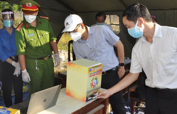 Đà Nẵng: Từ ngày 3/6, TP Đà Nẵng áp dụng cách ly tập trung 21 ngày đối với người đến từ các địa phương đang áp dụng chỉ thị 15, trong đó có TP HCM. Các trường hợp về từ vùng dịch thuộc diện cách ly tập trung phải tự chi trả các chi phí liên quan đến cách ly tập trung, kể cả chi phí xét nghiệm.