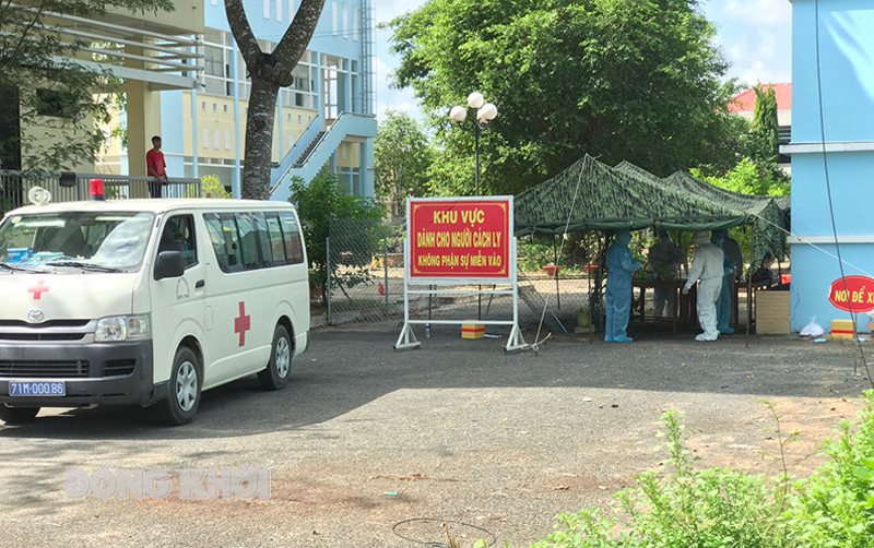  Bến Tre: Người dân từ TP.HCM về Bến Tre tự cách ly tại nhà. Nếu có việc cần thiết đi phải được sự cho phép của UBND hoặc trạm y tế xã, phường, thị trấn. Những người về từ vùng dịch, vùng bị phong tỏa cách ly tập trung. (Ảnh: Báo Đồng Khởi)