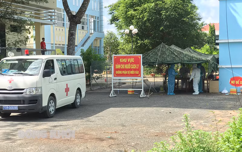  Bến Tre: Người dân từ TP.HCM về Bến Tre tự cách ly tại nhà. Nếu có việc cần thiết đi phải được sự cho phép của UBND hoặc trạm y tế xã, phường, thị trấn. Những người về từ vùng dịch, vùng bị phong tỏa cách ly tập trung. (Ảnh: Báo Đồng Khởi)