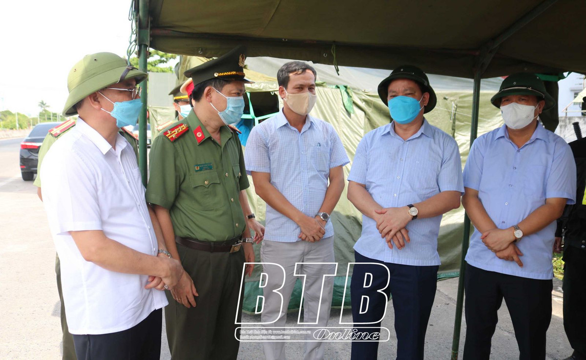  Thái Bình: yêu cầu người dân từ TP HCM không di chuyển về tỉnh này. Trường hợp cần thiết buộc phải về, Thái Bình yêu cầu phải kê khai y tế, cách ly tập trung 21 ngày với những vùng có dịch. Người về từ các vùng khác của TP.HCM đang thực hiện giãn cách theo chỉ thị 15 thì tự cách ly tại nhà 21 ngày. Tất cả những người này phải thực hiện xét nghiệm nghiêm ngặt. (Ảnh: Báo Thái Bình)