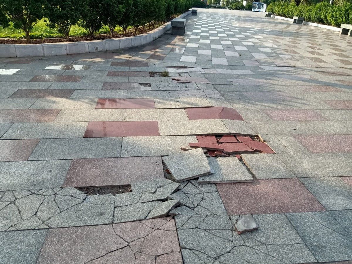 Được biết, nguồn vốn Dự án cải tạo chỉnh trang sông Tam Bạc được sử dụng bằng tiền ngân sách của TP Hải Phòng, trong đó chi cho giải phóng mặt bằng (GPMB) là 668 tỷ; thi công bờ kè có số vốn là 280 tỷ đồng; tuyến phố Tam Bạc là 170 tỷ...