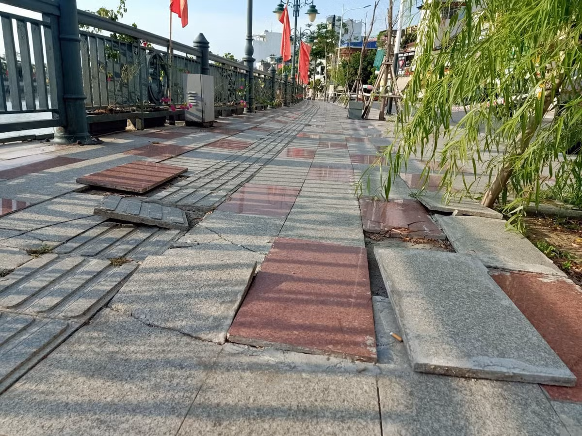 Hai Phong: Can canh via he pho di bo Tam Bac sut lun, bong troc-Hinh-2