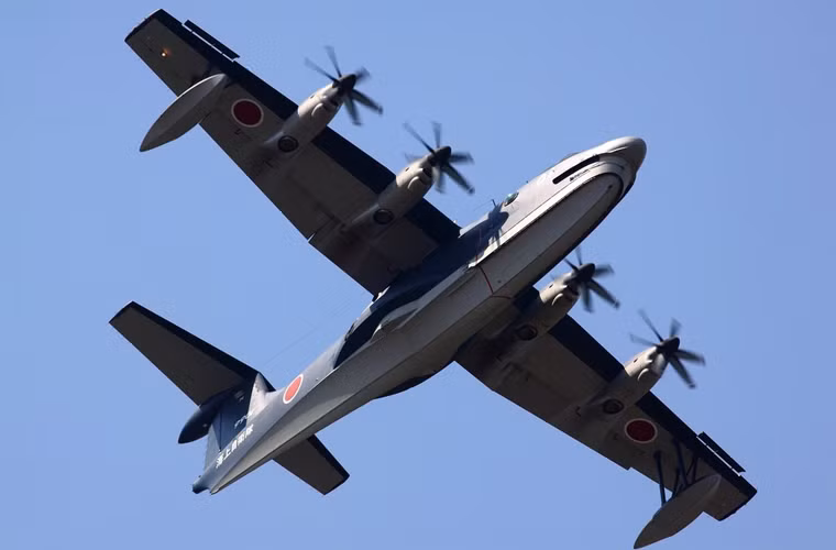 Để nâng cả con quái vật này lên trời, người Nhật trang bị cho nó 4 động cơ tuốc bin cánh quạt Roll-Royce AE 2100J với công suất 4.592 mã lực/chiếc, lắp cánh quạt 6 lá Dowty R414.