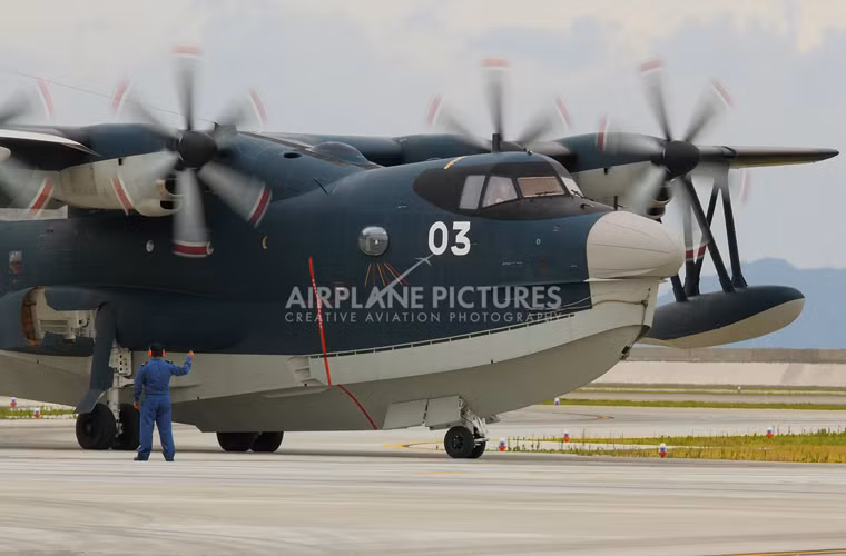 4 động cơ này cho US-2 khả năng cất cánh có tải trên mặt đất với cự ly đường băng 490m, hạ cánh có tải 1.500m.