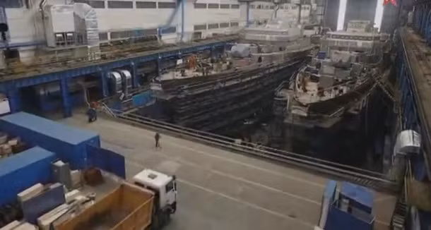 Cơ bản hai tàu hộ vệ Gepard 3.9 mà nhà máy Zelenodolsk đã hoàn tất việc xây dựng xong phần thân tàu, kiến trục thượng tầng và đang lắp đặt máy móc vào bên trong.