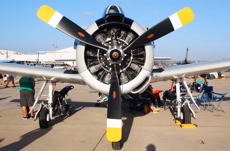 Máy bay được trang bị một động cơ R-1820-86 công suất 1.425 mã lực cho tốc độ bay tối đa 552km/h, trần bay 10,8km, vận tốc leo cao 20,3m/s.