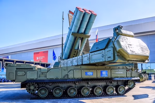 Với sức mạnh thuyết phục của hệ thống Buk-M3, tạp chí National Interest dẫn tuyên bố của chuyên gia quốc phòng hàng đầu của Mỹ, Dave Majumdar thừa nhận rằng, Buk-M3 hoàn toàn có thể bắn hạ những chiến đấu cơ tối tân như F-22 và F-35 của Mỹ.