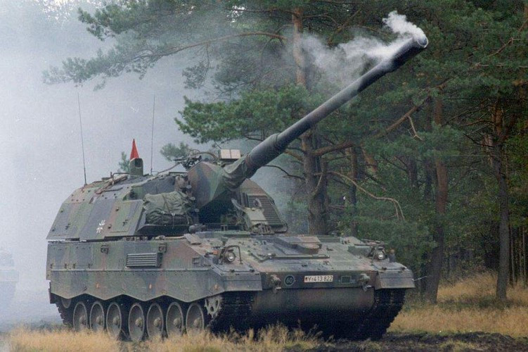 Hệ thống kiểm soát bắn được điều khiển bởi máy tính hiệu MICMOS, được cung cấp bởi hãng EADS, có khả năng nhận dạng và kiểm soát mục tiêu tự động.