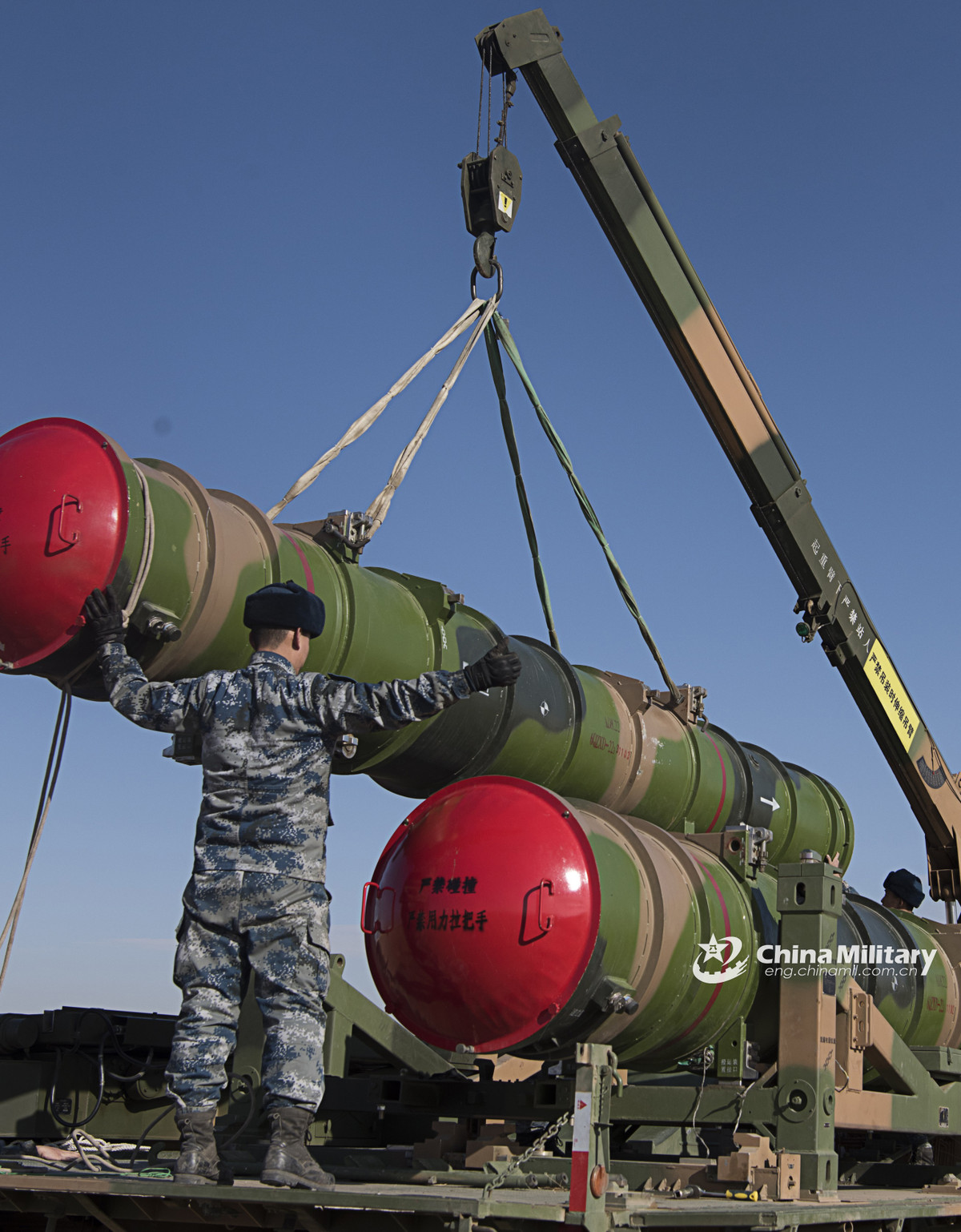 Bên cạnh đó, các tổ hợp tên lửa phòng không HQ-9 và HQ-22 đều bao gồm nhiều thành phần với kích thước đồ sộ, vì vậy nếu Trung Quốc đưa tới Syria bất kể bằng đường không hay đường biển cũng chẳng thể nào che giấu nổi.