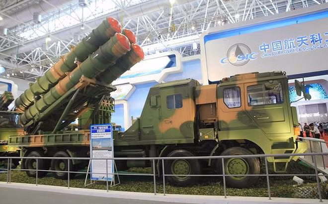 "Vào ngày cuối cùng của năm 2019, Quân đội Syria đã triển khai tổ hợp phòng không Pantsir-S1 của Nga đi kèm radar JLY-1 của Trung Quốc tại căn cứ trên đường cao tốc M4 nối trục Aleppo - Hasak".