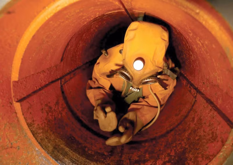 Họ được đào tạo kỹ năng bơi, lặn thông thường và khi mặc trang phục cứu hộ bởi chương trình đào tạo học viên nữ bao gồm cả hoạt động cứu hộ. Ảnh RBTH