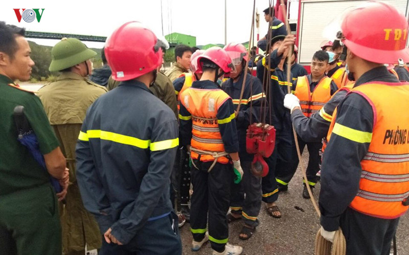 Tại huyện Lấp Vò (Đồng Tháp) đã xảy ra mưa to, kèm theo dông lốc làm sập sáu căn nhà, tốc mái 18 căn, ngã đổ ba trụ điện, ước tổng thiệt hại hơn 214 triệu đồng...