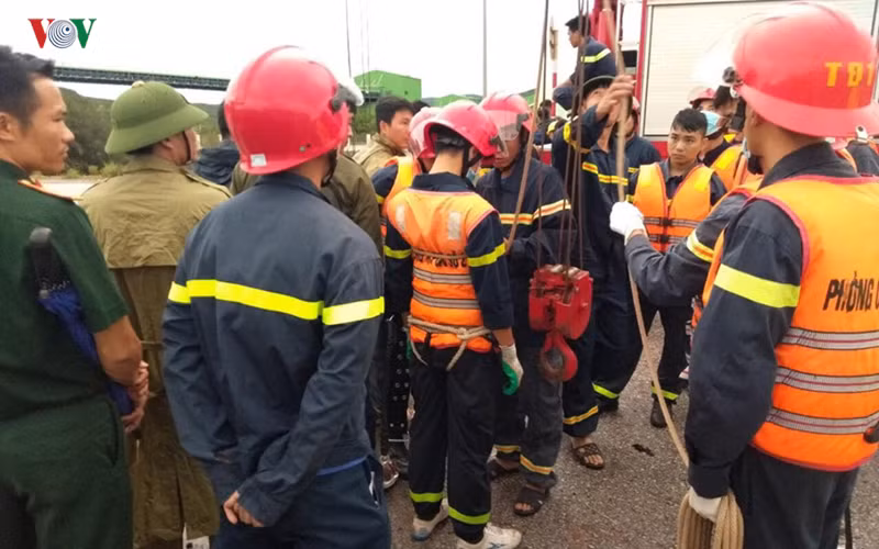 Tại huyện Lấp Vò (Đồng Tháp) đã xảy ra mưa to, kèm theo dông lốc làm sập sáu căn nhà, tốc mái 18 căn, ngã đổ ba trụ điện, ước tổng thiệt hại hơn 214 triệu đồng...