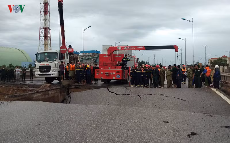 Bão số 2 đã gây thiệt hại đến hệ thống lưới điện của một số tỉnh khu vực phía đông Bắc Bộ làm hơn 300 nghìn khách hàng sử dụng điện bị ảnh hưởng, hơn 106 nghìn khách hàng đang bị gián đoạn việc cung cấp điện.