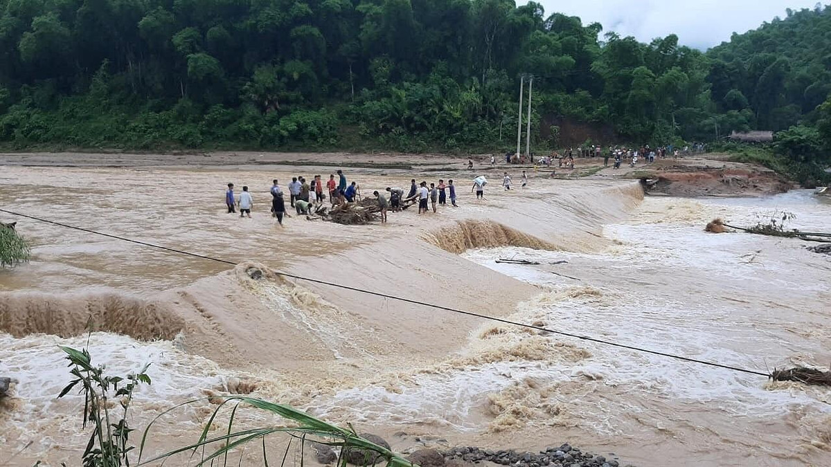 Ông Lương Văn Xích, Chủ tịch UBND xã Nhi Sơn, cho biết: Sau bão, một số hộ dân bị mất nhà cửa đang phải ở tạm trong nhà người thân, một số hộ được lực lượng bộ đội biên phòng, dân quân dựng nhà tạm. Trong thời gian tới, vấn đề cấp bách nhất là tìm nơi tái định cư cho người dân.