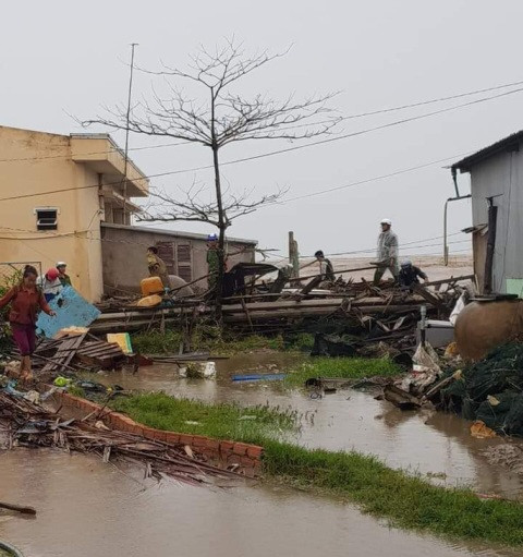 Theo Ban Chỉ huy Phòng, chống thiên tai và tìm kiếm cứu nạn tỉnh Kiên Giang, do ảnh hưởng của hoàn lưu áp thấp nhiệt đới và triều cường dâng (của cơn bão số 3), tính đến ngày 4/8, toàn tỉnh Kiên Giang có 190 ngôi nhà tốc mái, sập với tổng thiệt hại ước 8,9 tỷ đồng.