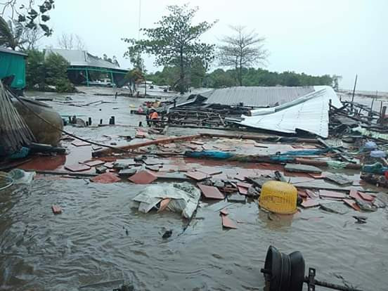 Tại Sơn La, mưa lũ gây ngập úng nhiều diện tích sản xuất nông nghiệp của người dân; theo thống kê làm chết 350 con gà; 03 con lợn; vỡ ao cá khoảng 2,58ha.