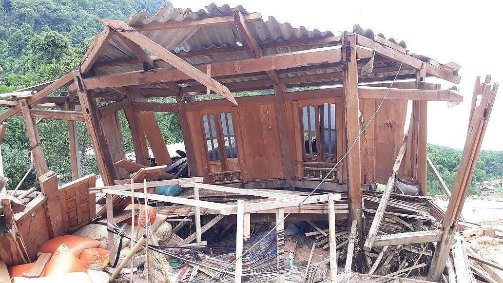  Bão số 3 - Wipha: Tại tỉnh Thanh Hóa, trên địa bàn huyện Mường Lát, bão số 3 đã khiến 3 người chết, 38 ngôi nhà bị sập đổ hoàn toàn; 120 ngôi nhà bị ảnh hưởng, sập đổ một phần và bùn đất vùi lấp; 20 ngôi nhà phải di dời khẩn cấp; nhiều tài sản, hoa màu của người dân bị vùi lấp; nhiều cơ sở hạ tầng của nhà nước, như: giao thông, thủy lợi, trụ sở xã, nhà văn hóa, trường học, trạm y tế… cũng bị hư hỏng nặng nề.