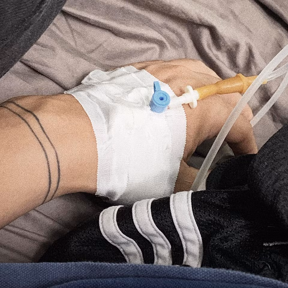 Ca si Dai Nhan bi tai bien o tuoi 32 canh bao trieu chung dang so