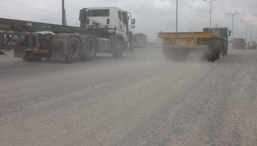 Suong mu day dac giua nang nong o cua ngo Sai Gon