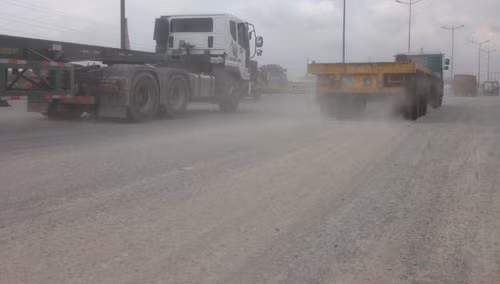 Suong mu day dac giua nang nong o cua ngo Sai Gon