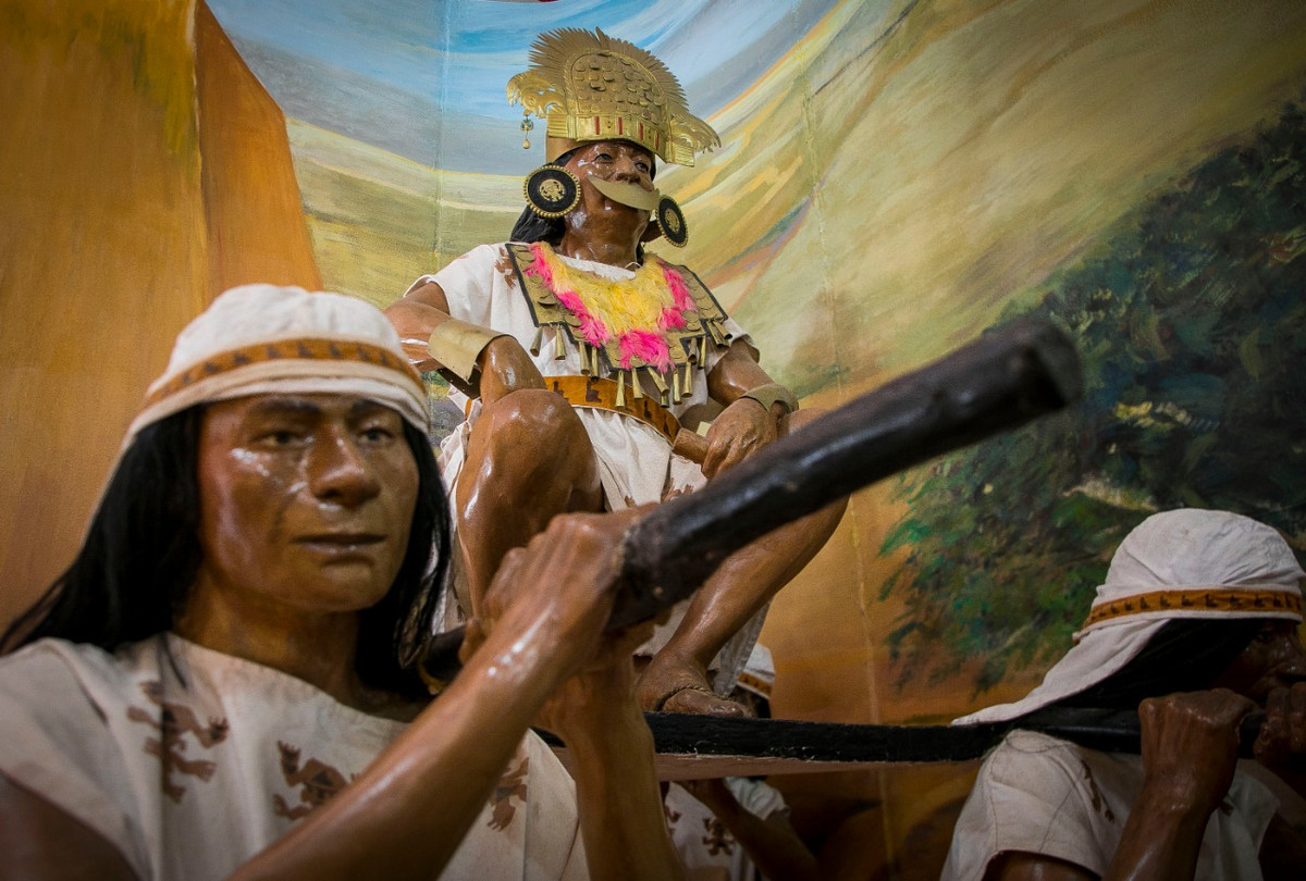 Theo nhà khảo cổ học Feren Castillo, Pampa La Cruz là địa điểm tìm thấy nhiều hài cốt trẻ em bị hiến tế hơn những nơi khác trên thế giới. Vì vậy, trong mỗi cuộc khai quật tại địa điểm này, giới khảo cổ phát hiện hàng chục hài cốt trẻ em.