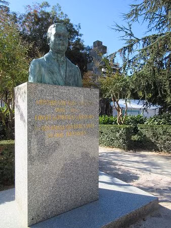 Vào năm 1966, Viện Yad Vashem của Israel tuyên phong ông Mendes là “người chính trực trong các dân tộc”. Năm 1995, nhân kỷ niệm 50 năm Ngày chiến thắng phát xít Đức, chính phủ Bồ Đào Nha mới phục hồi danh dự cho ông Mendes.