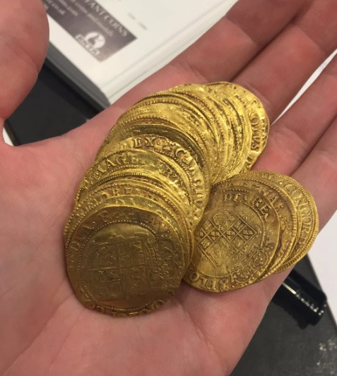 Vào tháng 10 tới đây, kho báu tiền cổ trên sẽ được bán đấu giá thông qua Spink &amp; Son. Dự kiến, chúng sẽ được bán với giá khoảng 300.000 USD.