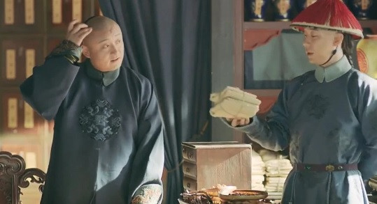 Để đề phòng thái y tư thông với các phi tần, cung nữ, mỗi lần thái y khám bệnh cho thê thiếp của hoàng đế luôn có các thái giám đứng cạnh "giám sát". Theo đó, mọi hành động của thái y không thể qua mắt được thái giám, cung nữ.