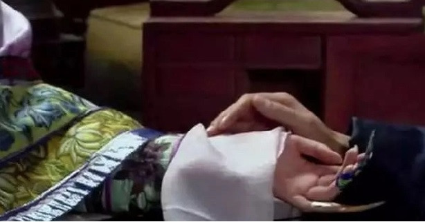 Những thái y thường xuất thân trong gia đình có nhiều đời làm thầy thuốc. Những bài thuốc bí truyền chỉ được lưu truyền trong gia tộc. Nếu thái y bị tịnh thân thì những tinh hoa về y học sẽ biến mất do họ không còn người thừa kế.