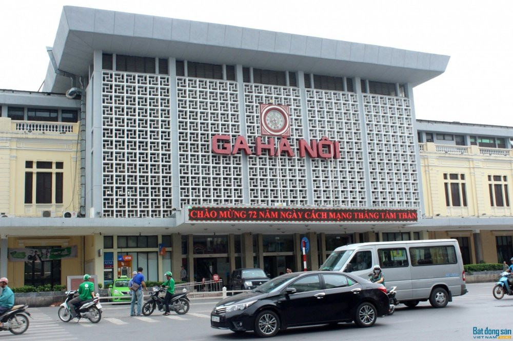 Trong thời gian tới, Bộ GTVT cùng các đơn vị liên quan sẽ phối hợp, chỉ đạo di dời cơ sở hạ tầng đường sắt quốc gia như các ga Hà Nội, Giáp Bát để bàn giao mặt bằng cho Hà Nội thực hiện Dự án metro Yên Viên - Ngọc Hồi. Ảnh: VTC.