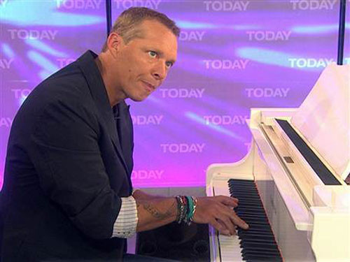 Điều khó tin là trước đó Amato chưa từng học sáng tác nhạc, thậm chí không biết cách đọc bản nhạc. Vì vậy, các nhà khoa học cố gắng giải mã cách Amato trở thành thiên tài âm nhạc sau một đêm như thế nào.