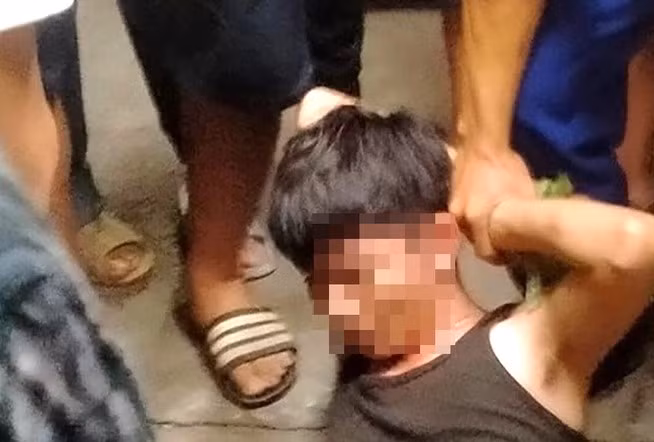 Thanh nien cuop tiem vang nhung hanh dong sau do moi gay choang vang-Hinh-2